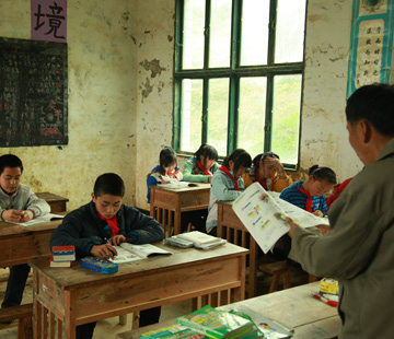 2012年度关于表彰优秀教师和优秀教育工作者的决定