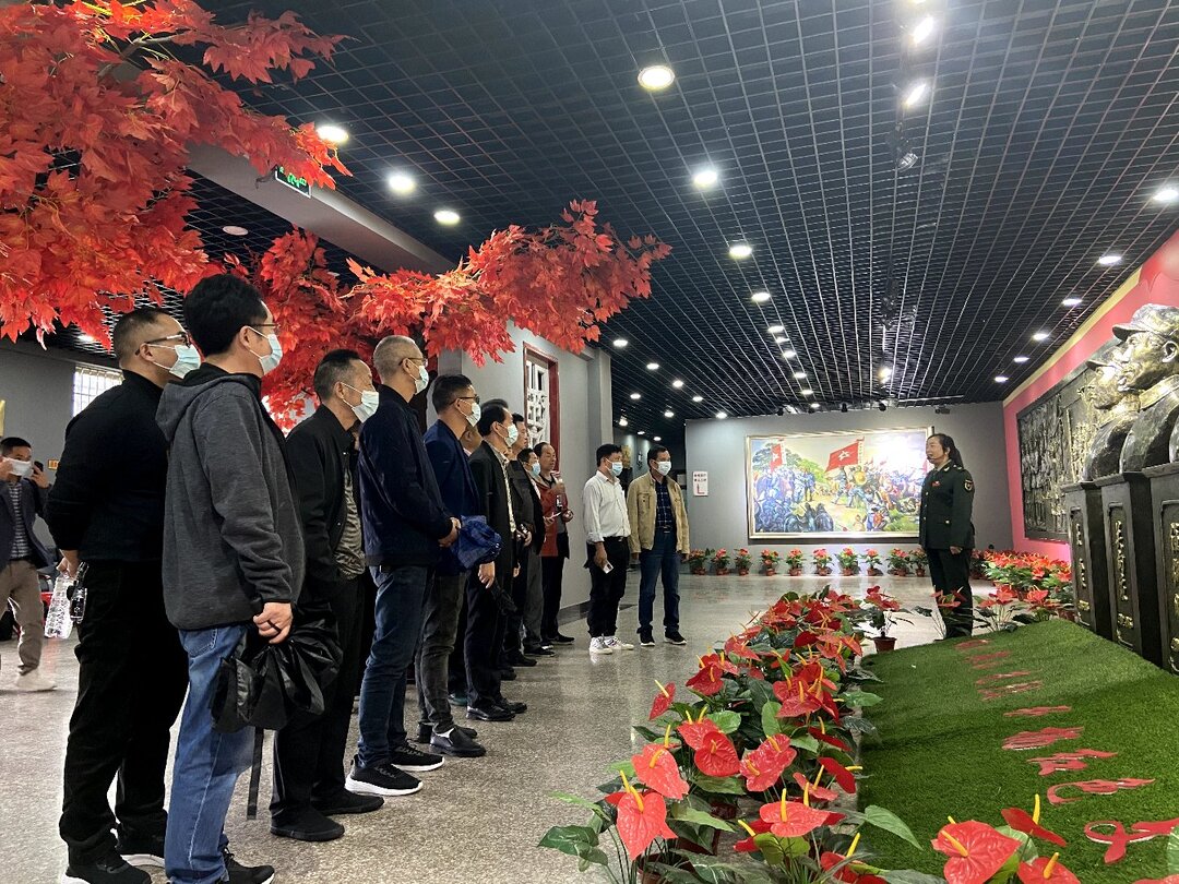 桑植金海党员老教师赴永顺塔卧参观湘鄂川黔革命根据地侧记