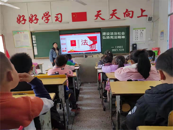 瑞塔铺小学举行“弘扬宪法精神，建设法治校园”主题教育活动