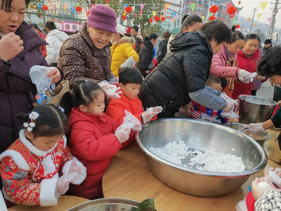 桑植县党政机关幼儿园： 民俗蕴藏文化底蕴 亲子传承爱国精神